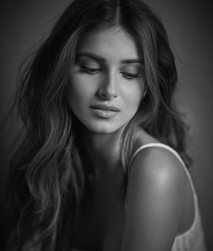 tarasgallery's tweet photo. #WhiteTseries @RohanShrestha π€π€
@TaraSutaria #TaraSutaria https://t.co/PvWaZBu7I2