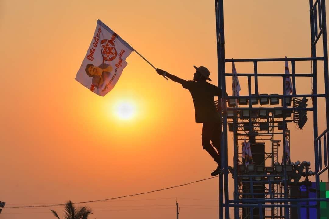 JSP_MURALIMOHAN's tweet photo. మార్పు మొదలైంది...
ఇంకా ఆపడం ఎవరి తరం కాదు...!
Jai @JanaSenaParty 
Jai @PawanKalyan 

🔥🔥🔥 తగ్గేదెలే ✊✊✊
@JSPRamMohan @DrVskp @MptcVikram @AmudalavalasaJS @dagadsai7969 @DrSandeepJSP @Srikakulam_JSP @BolisettiJ @TSivasankararao https://t.co/42oOY5Z5bo