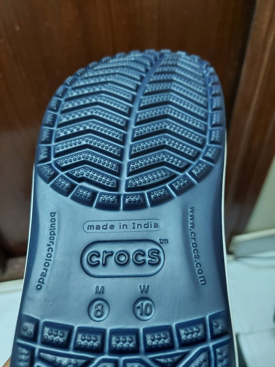 prithvirajpro's tweet photo. @CrocsIndia @Crocs 
Got a Made in India duplicate crocs clogs.
Is the https://t.co/L4lkX8RZ7Z website selling fake products? https://t.co/0cfu2cBOZI