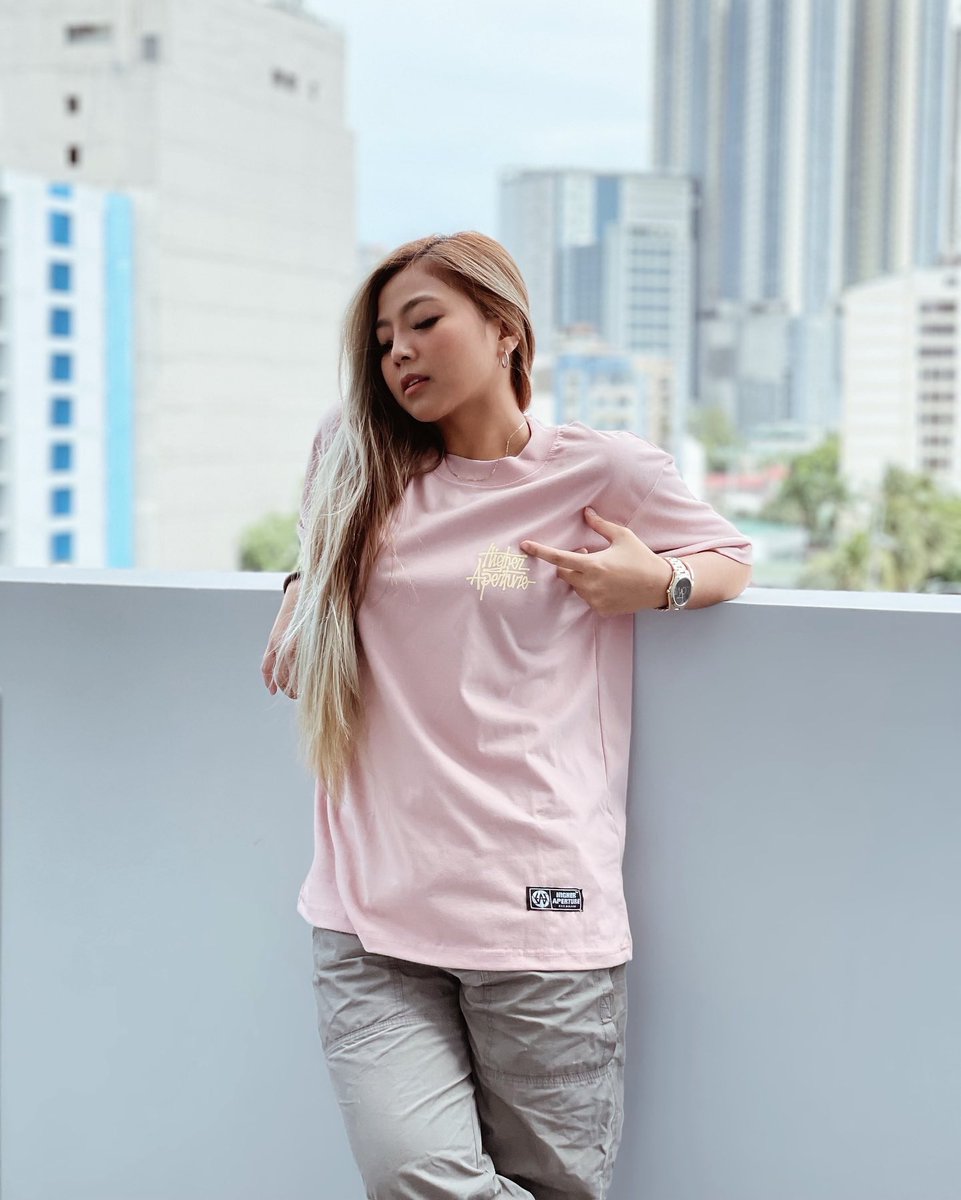 higheraperture's tweet photo. @_lykab with her personal approach in reppin’ our Basic Script Tee! Get yours now! ⚡️

Order here ⬇️
https://t.co/6nuhuIVL1P https://t.co/aH9ROzIGK0