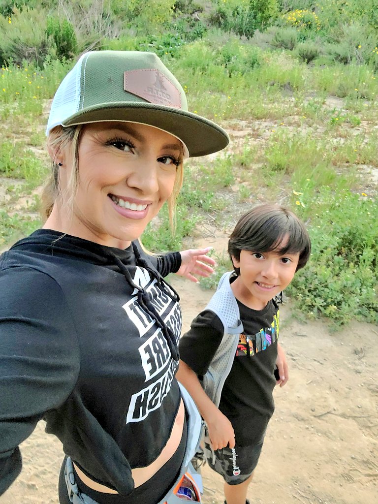 Lorena6712's tweet photo. Much needed hike!
Great Week, amazing sunset!
Follow our page 👇👇👇IG 
#Girls_Stomping_Grounds_Vta 
#MentalHealthMatters #Mentalhealth #asdslife #MentalHealthAwareness #healthylifestyle ⛰️🥾🌅🌞 #healthyliving #outdoors #hikemoreworryless #hiker https://t.co/E8pmXUsFtN