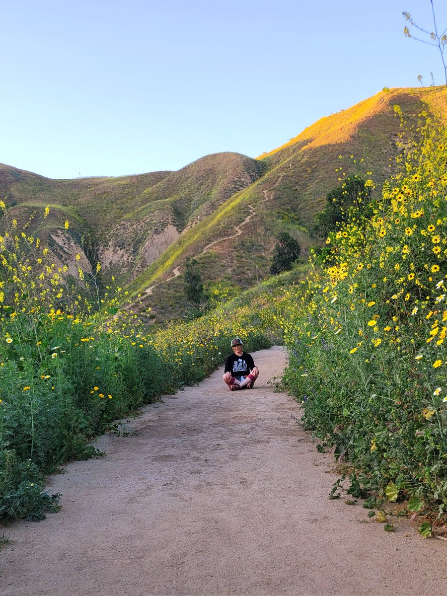 Lorena6712's tweet photo. Much needed hike!
Great Week, amazing sunset!
Follow our page 👇👇👇IG 
#Girls_Stomping_Grounds_Vta 
#MentalHealthMatters #Mentalhealth #asdslife #MentalHealthAwareness #healthylifestyle ⛰️🥾🌅🌞 #healthyliving #outdoors #hikemoreworryless #hiker https://t.co/E8pmXUsFtN