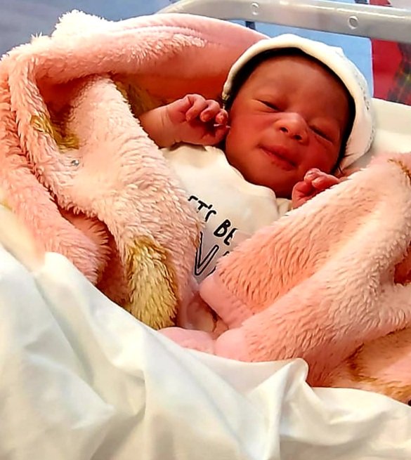 Benvenuta Divine, nata nella notte nel centro per donne rifugiate di via degli Astalli. Sei speranza e felicità. La prima bimba della storia a nascere dove visse S.Ignazio e dove Arrupe fondò il Servizio dei gesuiti per i #rifugiati un nome un destino 
m.facebook.com/story.php?stor…