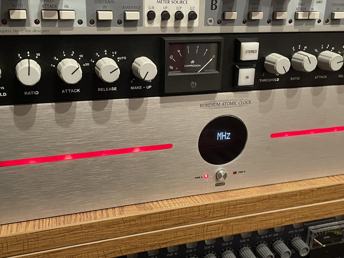 altphonic's tweet photo. 今日の案件は久しぶりにこのクロックに切り替えしてみた。
#antelope #rubidium #masterclick https://t.co/OxMhDpvd5B