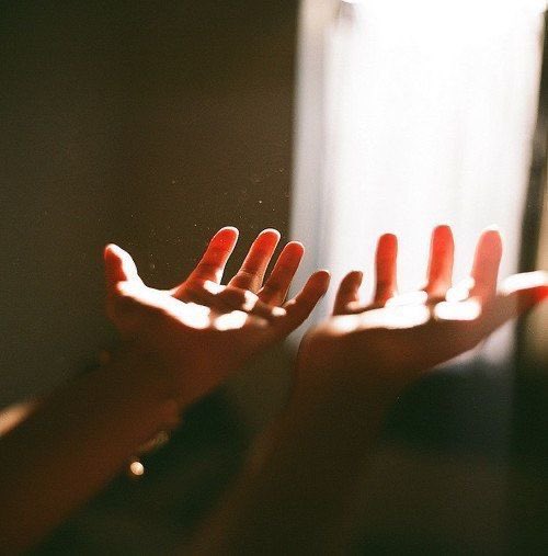 ⠀

⠀⠀⠀ ณ ขณะนั้น ข้าพเจ้าลืมไปเสียสนิท ว่าการรักตัวเองมันเป็นเช่นไร ก็ในเมื่อหัวใจข้าพเจ้ายอมศิโรราบ หมอบกราบอยู่แทบเท้าท่านแล้ว จะเหลือว่างให้วกกลับมามองตัวเห็นจะไม่ได้

⠀⠀⠀ สวามิภักดิ์ -

⠀