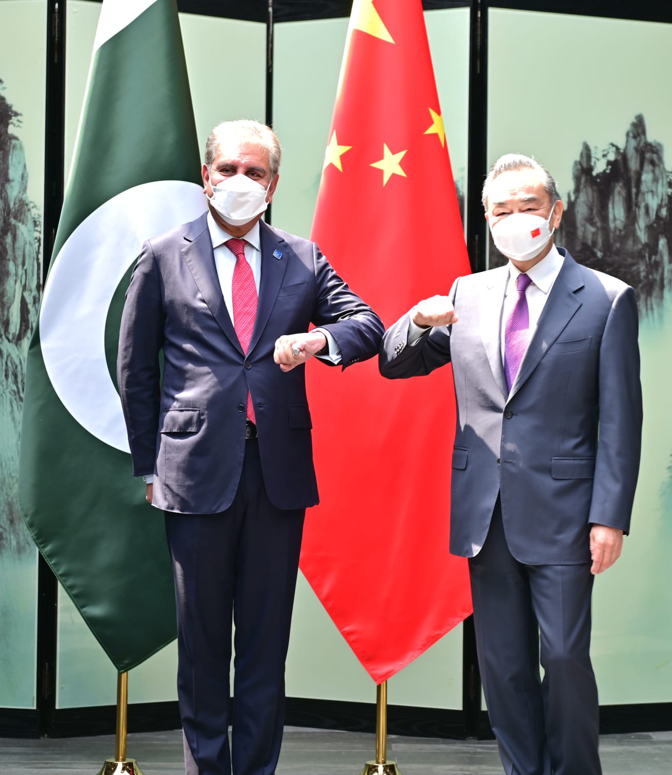 China to stands with Pakistan assures of full and extraordinary support
