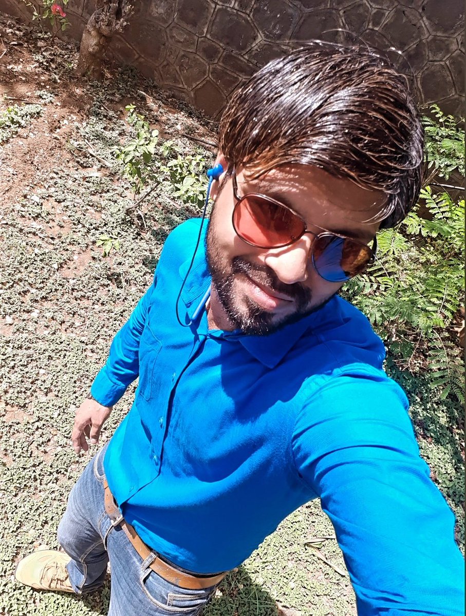 tejasmishra1997's tweet photo. Yesterday my dad sent me a message on #whatsapp &amp; it read, "Your ordered #Woodland mens shoes is on it's way." I replied, "Sports shoes required!" In morning he asked me 2 check the shoes &amp; for next 5 minutes he explained 2 me how this is nothing less than sports shoes.💚
#Father https://t.co/zXOM42FXQq