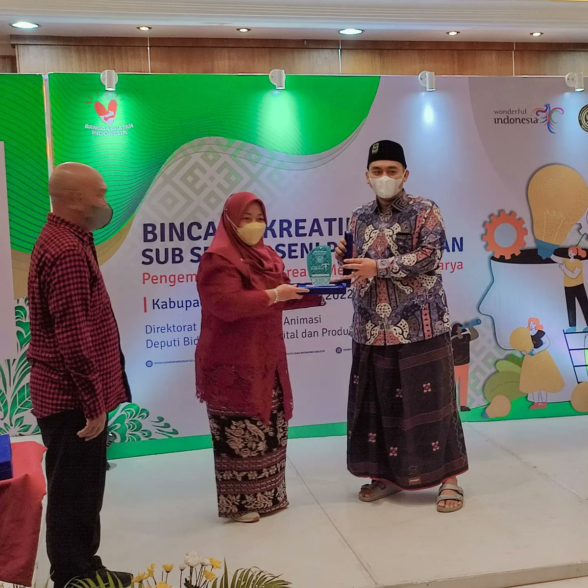 RojihUbabMaimun's tweet photo. Alhamdulillah. Telah terlaksana acara BINCANG KREATIF SUB SEKTOR SENI PERTUNJUKAN DI KABUPATEN KUDUS
dengan tema:
"Pengembangan Ide Kreatif Menjadi Sebuah Karya Seni Pertunjukan". dengan hikmat dan lancar. @DPP_PPP
#dppppp #ppp https://t.co/Ob8flxdOOY