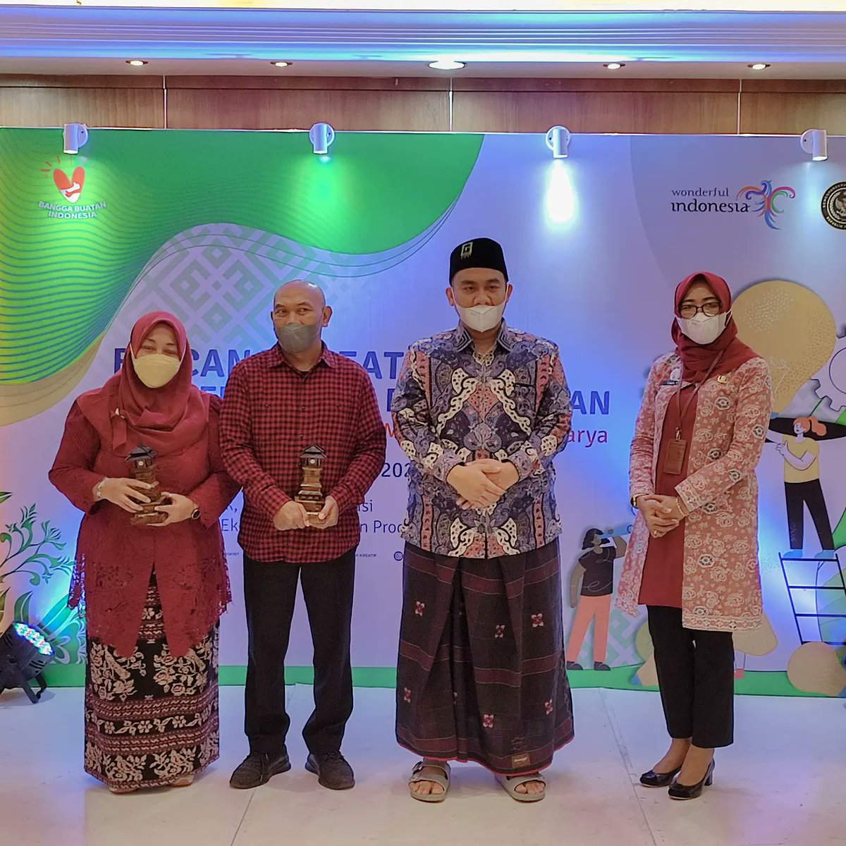 RojihUbabMaimun's tweet photo. Alhamdulillah. Telah terlaksana acara BINCANG KREATIF SUB SEKTOR SENI PERTUNJUKAN DI KABUPATEN KUDUS
dengan tema:
"Pengembangan Ide Kreatif Menjadi Sebuah Karya Seni Pertunjukan". dengan hikmat dan lancar. @DPP_PPP
#dppppp #ppp https://t.co/Ob8flxdOOY