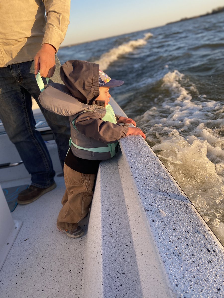 CherokeeRamsey's tweet photo. Baiting jugs (when daddy asks)
Shoulder shrugs (when momma asks anything) 🚤🎣 https://t.co/CJUdmxKWWF