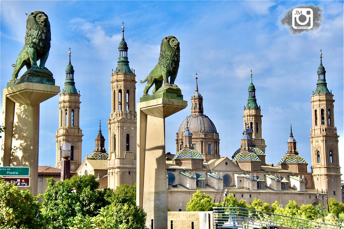🏛 Basílica de Nuestra Señora del Pilar. 

💙🤍 Zaragoza 🫶

#zaragozagram #zaragozando #zaragozaturismo #zaragozaciudad #zaragozatattoo #zaragozamola #zaragozadestino #zaragozapaseando #foto #fotografia #fotozaragoza #disparosjm #plazadelpilar #españa