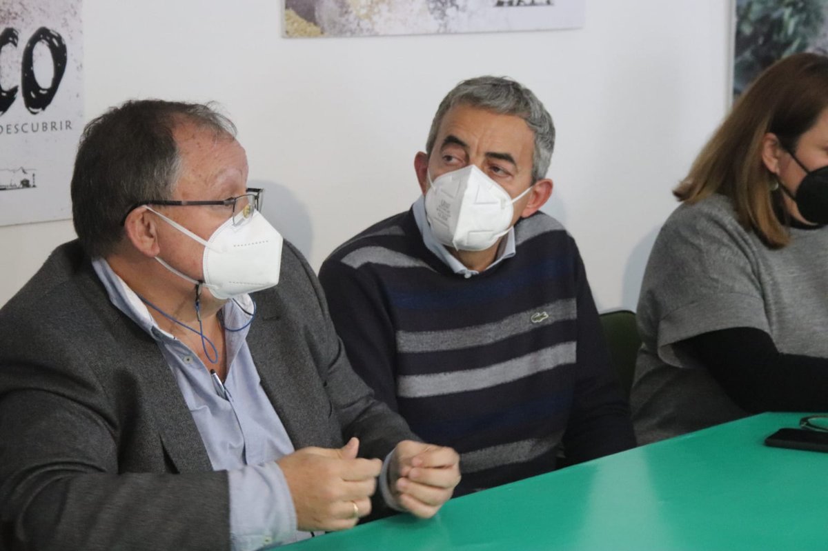 AytoArico's tweet photo. 📸 GALERÍA |

El @AytoArico promueve una reunión en la Cofradía de Tajao entre los pescadores, la autoridad portuaria y los promotores de los parques eólicos marinos. https://t.co/3vIGD3UONK