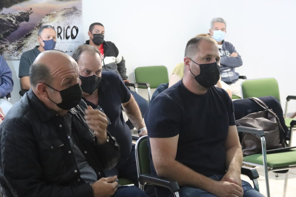 AytoArico's tweet photo. 📸 GALERÍA |

El @AytoArico promueve una reunión en la Cofradía de Tajao entre los pescadores, la autoridad portuaria y los promotores de los parques eólicos marinos. https://t.co/3vIGD3UONK