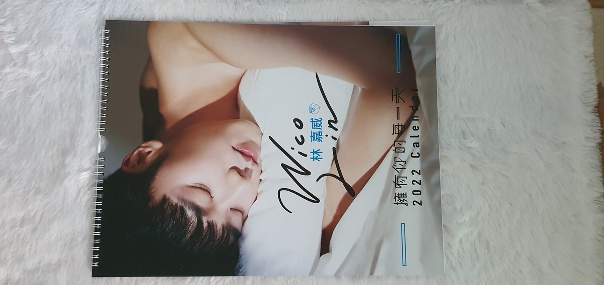 S_lrtC's tweet photo. ขอมาส่งให้หลายวันแล้ว แต่ว่าพึ่งว่างจริงๆ อตฟ น่ารักมาก ส่งของมาให้เยอะแยะเลย แล้วของน่ารักๆทั้งนั้น แล้วภาพในฟตบ เปิดมาแล้��คิดถึงมิวกลัฟมากๆ 

Thank you @KarenHuang0306 🙏🙏🙏 It's beautiful. https://t.co/YE7B6YYCMK