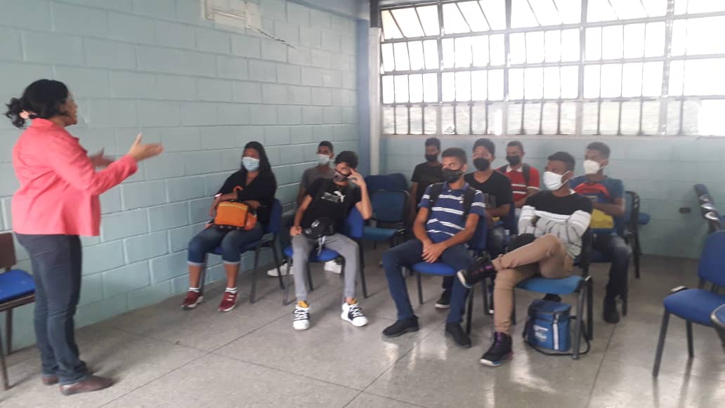 uptpc_oficial's tweet photo. Charla de inducción a los estudiantes de los PNF, dirigida por los docentes: Ing. Cesar Camacho y la Msc. Raiza Galindez. https://t.co/5IhENLhufc