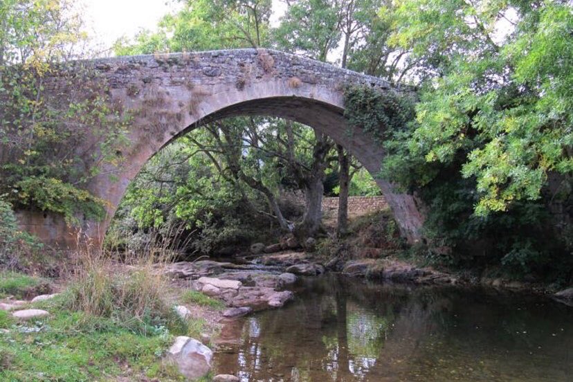 CunaEbro's tweet photo. De puente a puente y tiro porque me lleva la corriente.
Puentes históricos que unen caminos, acercan lugares y conectan personas.
Estos son los de #Argüeso, #Riaño y #Salces,en la Hermandad de Campoo de Suso.
#CunaDelEbro
#CampooDeSuso
#CastilloDeArgüeso
#Puente
#Cantabria https://t.co/yNk7oJZVpA
