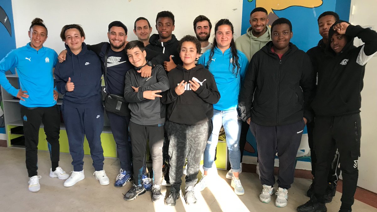 Amandine Blanc, <a href="/MarineTuckerC/">Marine Coudon</a>, le journaliste Gilles Ammar, @AxelBoog (OM fondation) et <a href="/VRubattaz/">Valentin Rubattaz</a> (OM) sont venus échanger avec les jeunes du centre social St-joseph à Marseille, lors d'un atelier Raconte-moi un match. 

Merci à tous et toutes pour votre participation !