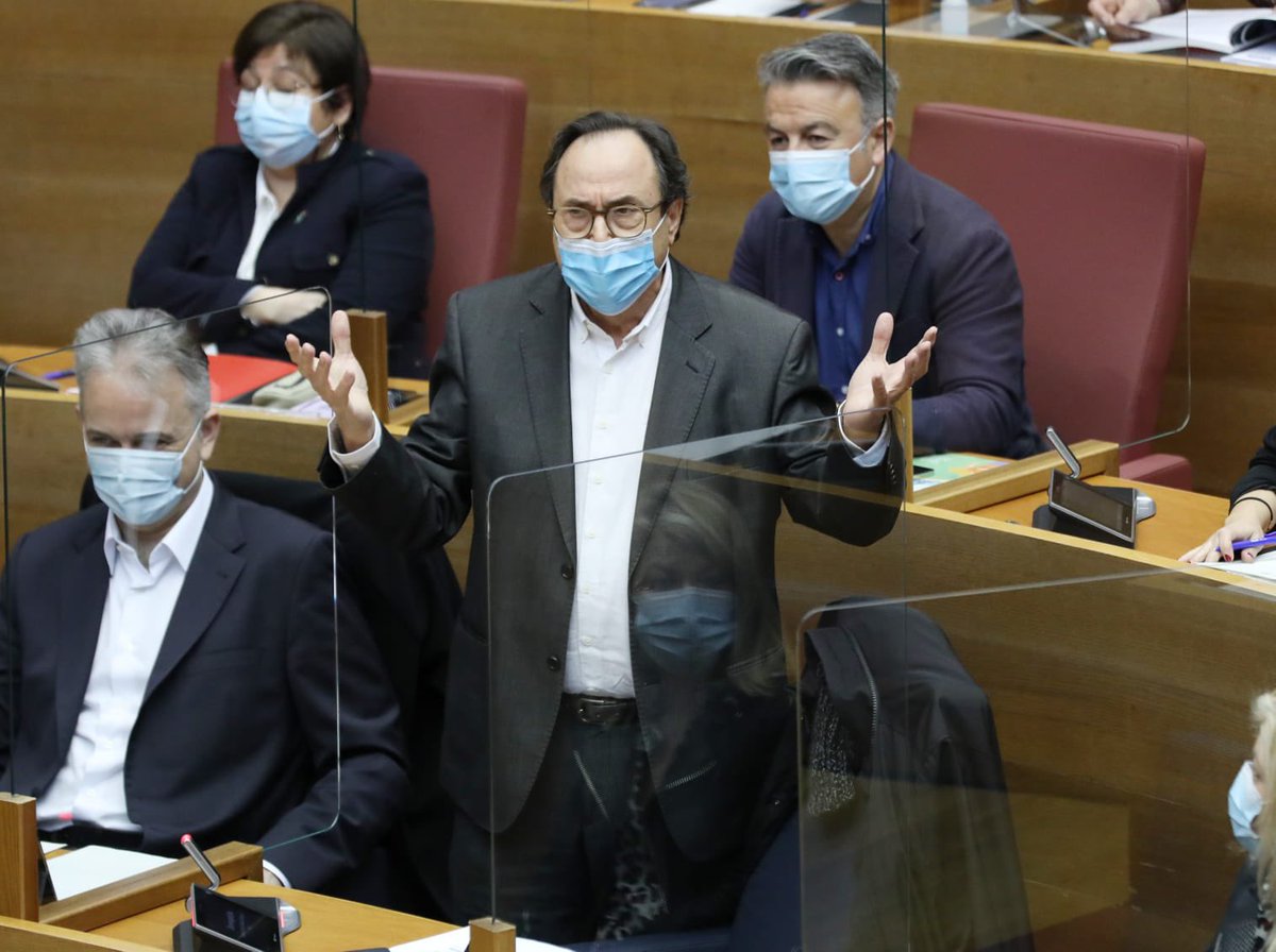 GVAhisenda's tweet photo. 🏛 [#PleCorts]

🗣 1,5 milions de valencians de rendes baixes i mitjanes es beneficien de la rebaixa fiscal del #Botànic. 

Front la política de la dreta que ofegava fiscalment als que menys tenen, fomenten que pague ➕ qui més recursos té per garantir serveis públics de qualitat https://t.co/8bGKsRE55R
