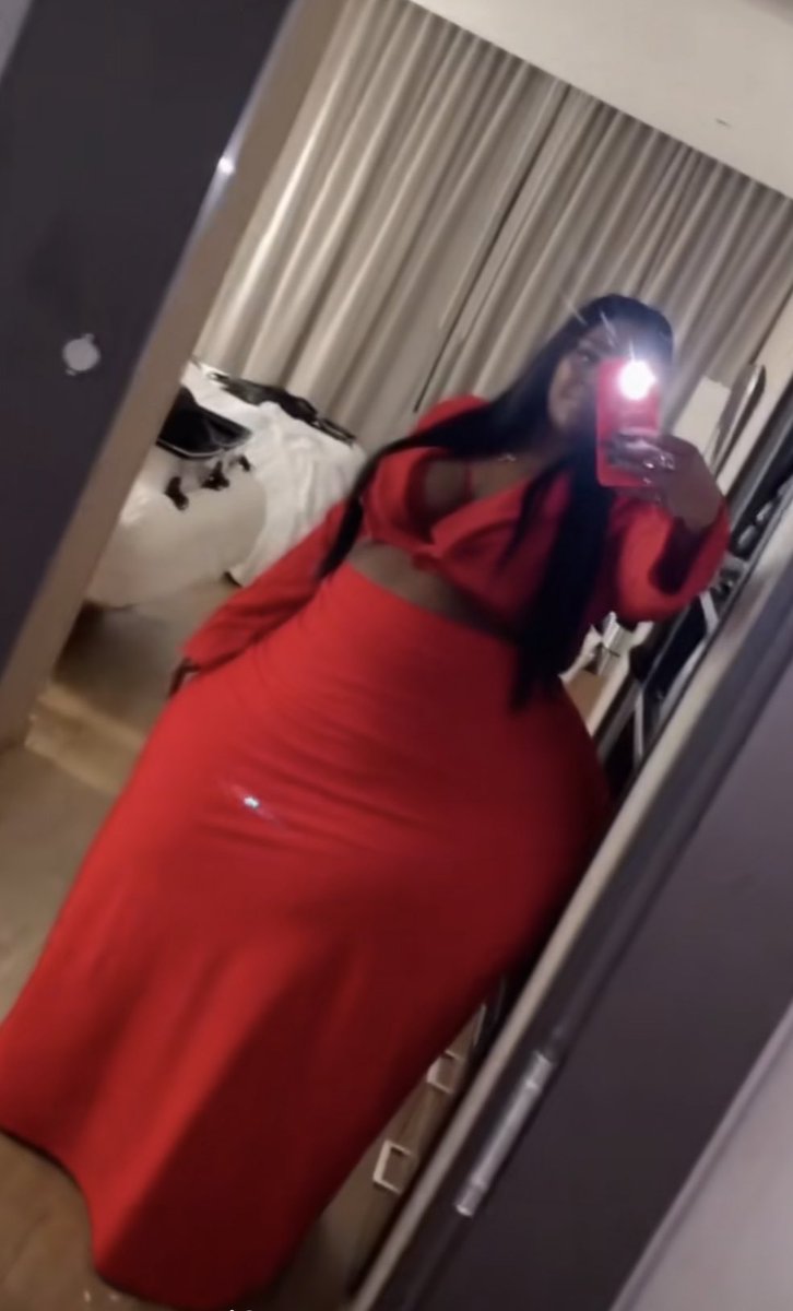 muahcollection1's tweet image. We was on TikTok lAst night debating if it was photoshopped i think it’s real 😩. #notbodyshaming