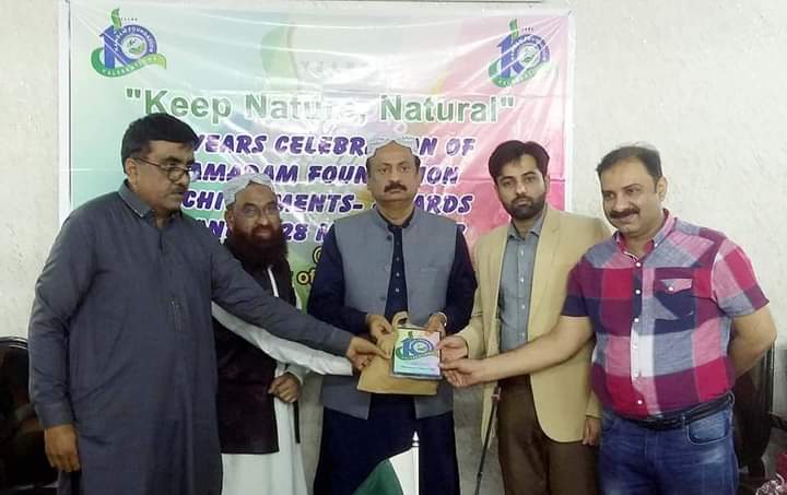 shoukat1970's tweet photo. Hamdam foundation awarded sheild to Honourable Commissioner Hyderabad Nadeem Ur Rahman Memon sb https://t.co/looJvd3MOO