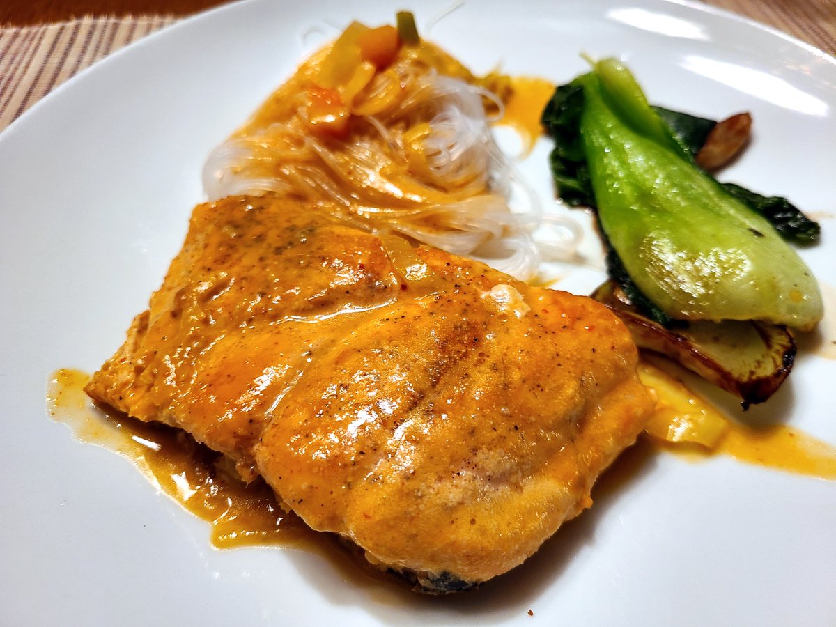 PaneBistecca's tweet photo. Curry Lachs mit Glasnudeln und Pack Choi https://t.co/sezHp3YATm
#lachs #salmon #fish #fisch #curry #gemuese #vegetables #packchoi #thailand #thaifood #glassnoodles #mungbeannoodles #glasnudeln https://t.co/BuEdlpUeoc