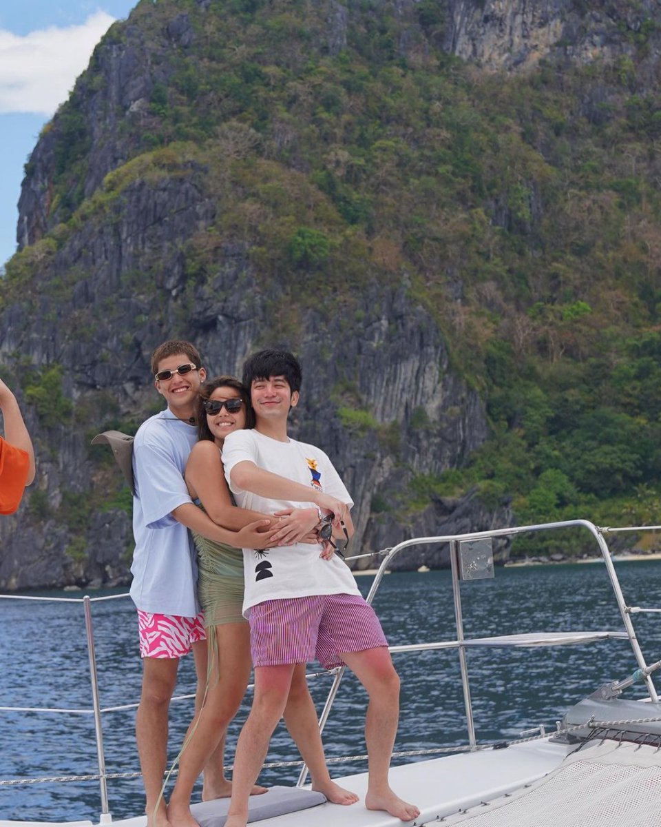 inquirerdotnet's tweet photo. ‘I LOVE YOU, PARES ☀️’

LOOK: Actor-singer Kyle Echarri shared snippets of his recent beach trip in El Nido, Palawan with friends and co-actors Daniel Padilla, Kathryn Bernardo, Joshua Garcia, Ria Atayde, Zanjoe Marudo, and Yubs Azarcon. | 📸: Kyle Echarri/Instagram https://t.co/EaiBSgHMOa