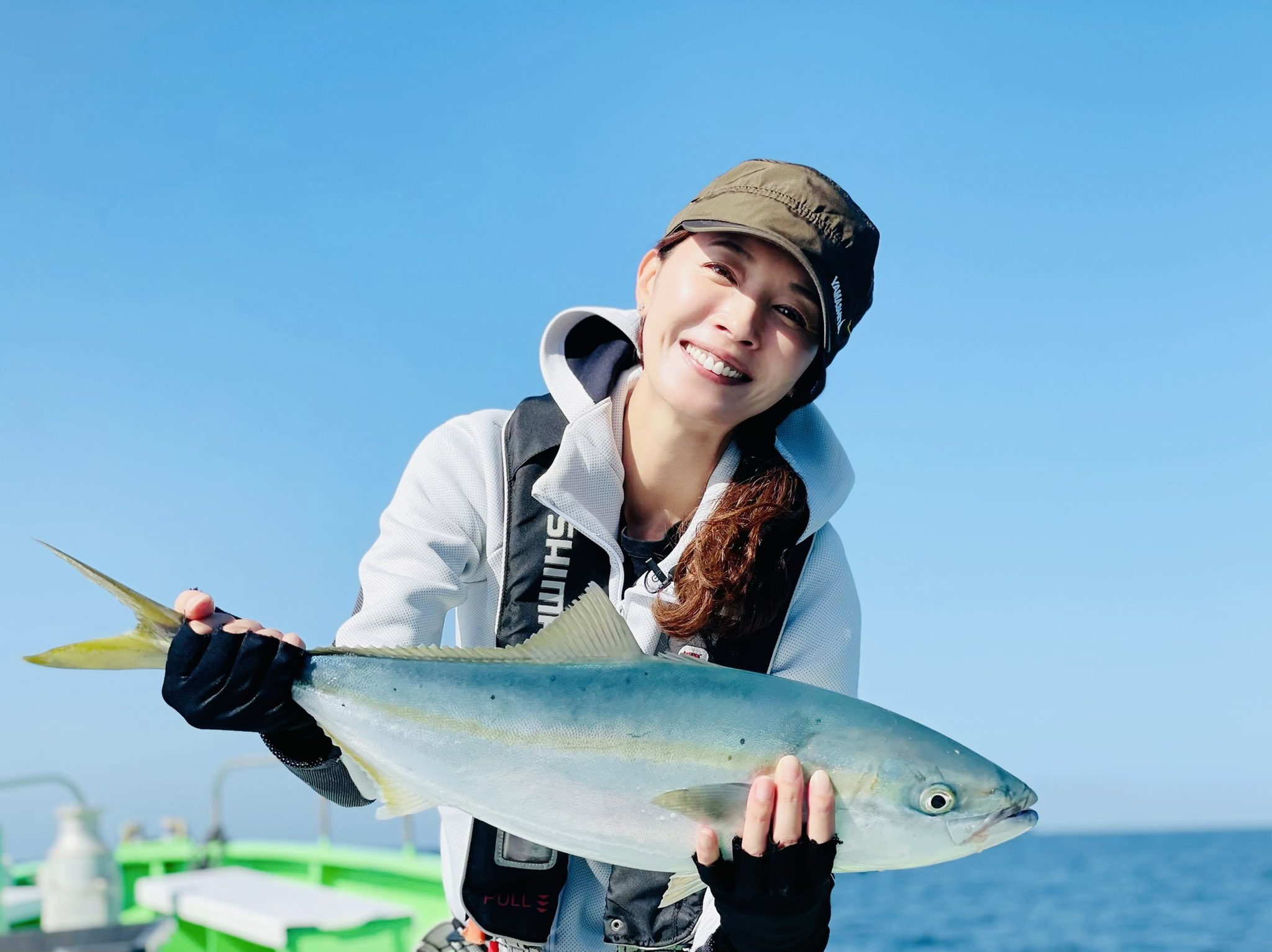 滝沢沙織 皆様 こんばんは 写真は以前釣ったお魚写真っ 最近はお魚も活発になってきているかなぁ そして皆様にお聞きしたいことが 私が自分で主催する 滝沢沙織 と楽しく一緒に釣りしませんか とゆうようなイベントをやってみようかと考え中 まだ