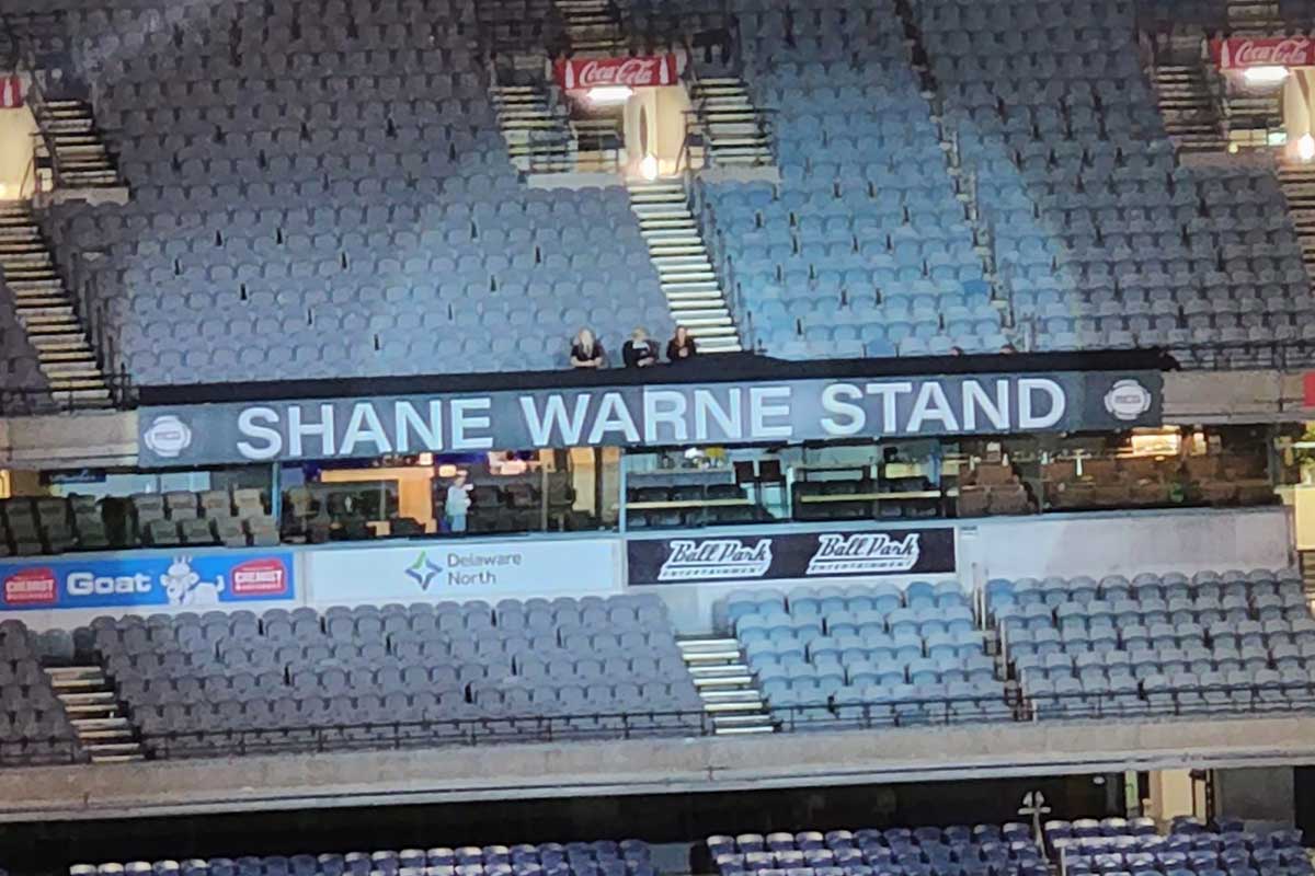 3AW693's tweet photo. The Shane Warne Stand has been officially unveiled at the MCG by his three children – Brooke, Jackson and Summer.

👏👏👏 https://t.co/78RAF9tnb2