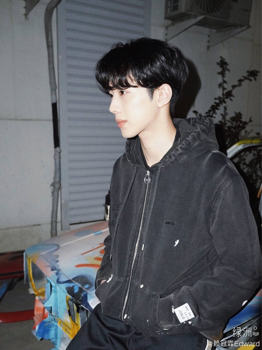 onlylaikuanlin's tweet photo. หล่อที่สุด ที่หนึ่งในใจยกให้ควานลิน https://t.co/EVR3AZ3f57