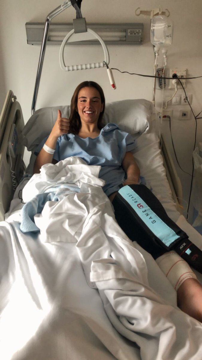 balonmanloyola's tweet image. Esta mañana ha pasado por el quirófano de @alfarojMD nuestra juve @ayesleyre Toca currar a tope para recuperar esa rodilla y volver más fuerte a disfrutar de todo lo que te gusta. Volverás más fuerte!! Te echamos de menos en las pistas. @jesuitascolegio