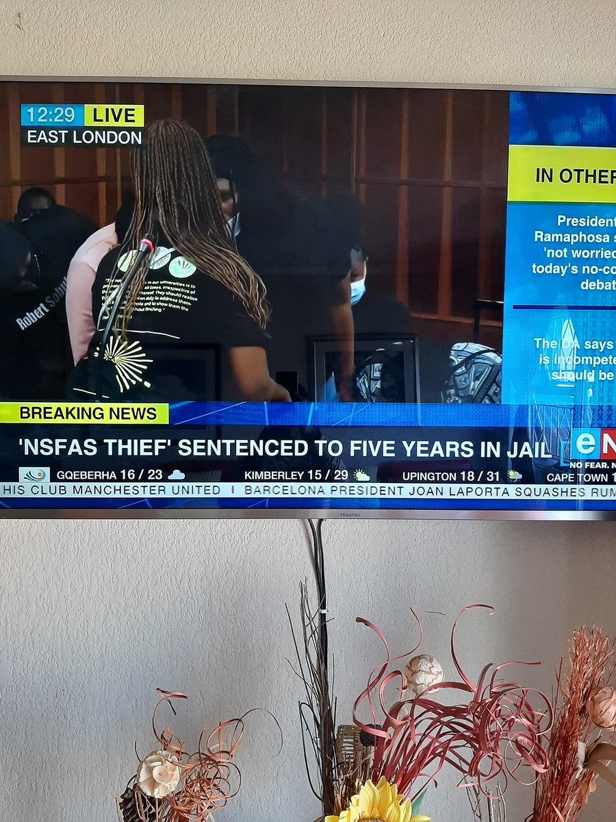 luyamadiba's tweet photo. They are calling Sibongile Mani an 'NSFAS Thief' and then sentence her to jail for a term of five years, yet politicians who stole 500Billion remain untouched. 

#NSFAS #SibongileMani https://t.co/LgjAHNBd1W