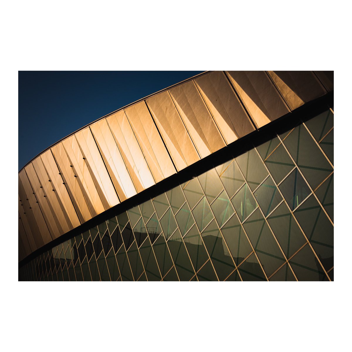 tppictures3's tweet photo. Some #architecturephotography at #Liverpool waterfront. Loved the rising sun casting the light over the buildings. https://t.co/ZkkuEeEqV7