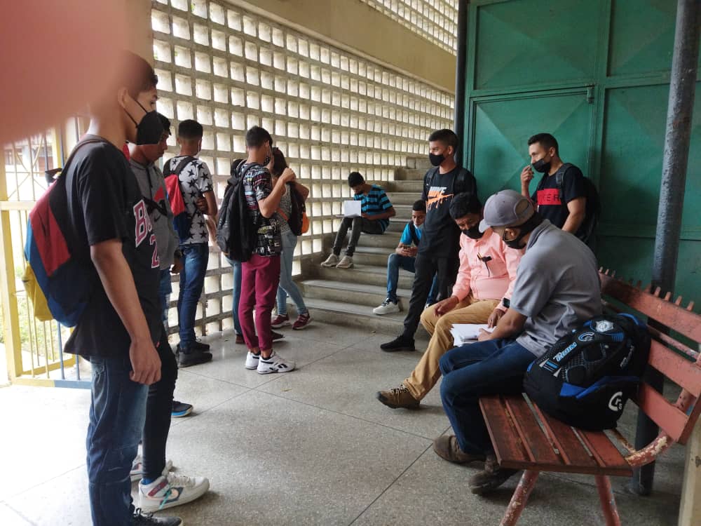 uptpc_oficial's tweet photo. Nuestros nobles estudiantes esperanzados en su educación, en espera de su charla informativa, https://t.co/kpngPsHfGC
