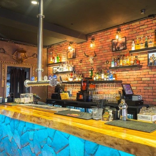 HerosBarSG's tweet photo. 1/2 Due to a manpower shortage at #HerosBarSG &amp; across the F&amp;B industry, we humbly request that our guests place their orders directly at the bar. We hope to iron out these staffing issues so we can return to normal table service ASAP.
#CircularRoadSG #SingaporeRiver #SaveFnBSG https://t.co/MxUKVf30Cz
