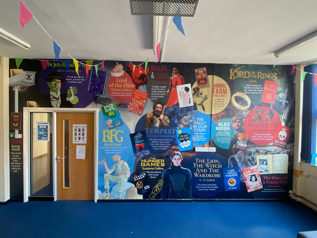CreateCorridors's tweet image. Here is some inspiration for the next generation of readers, this is the new entrance to the library at @Elloweshallspo1 📚🤓

Get in touch for your FREE Site Visit &amp;amp; Quote!

#wallgraphics #library #graphicsforschools #lovereading #keystage3 #secondaryschool #englishteacher