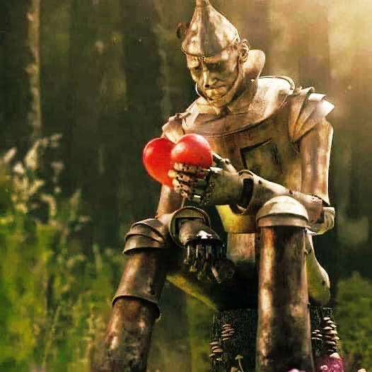 LukeZavelloni's tweet photo. A volte, bisogna #nascondere il #cuore dentro una #armatura di #acciaio per #proteggerlo da chi vuole nutrirsene https://t.co/VB4qIM4ETs