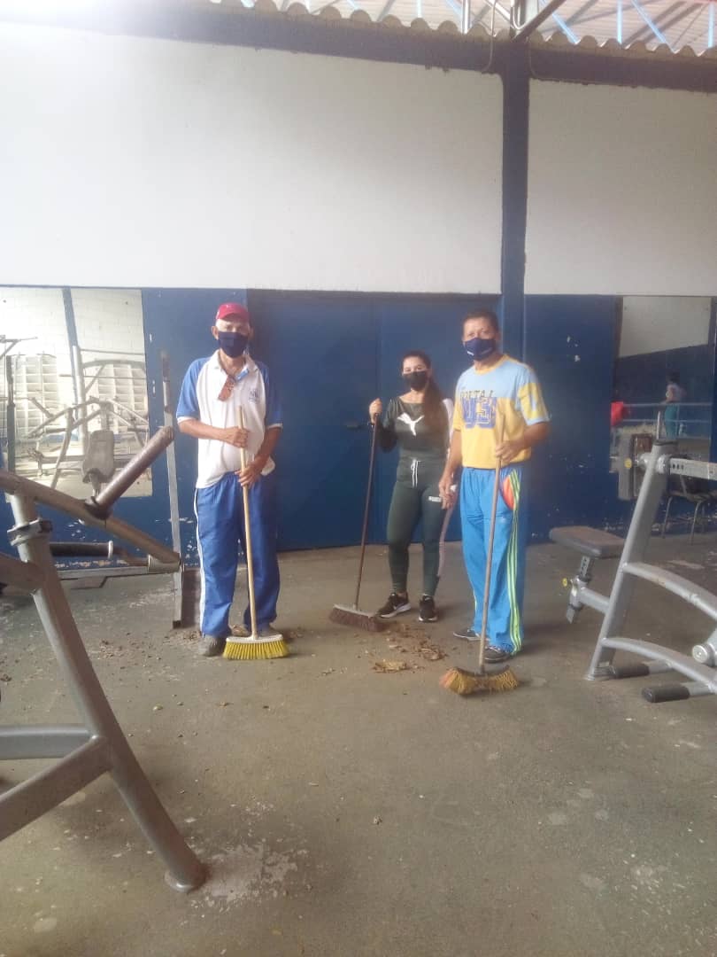 PrensaULANurr's tweet photo. Ulandinos en #Trujillo recuperan espacios deportivos del #Nurr
https://t.co/VQv2PAxkdU 
#UniVe
#ULA
#Nurr
#50AniversarioNurr
#30Ma https://t.co/lXOG8DcBKb