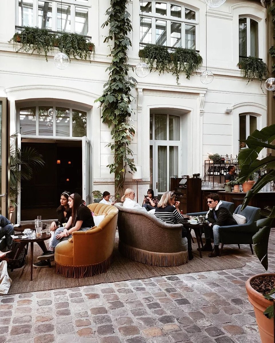 hipparisblog's tweet image. Where better to hang in nice weather the @thehoxtonhotel in Paris. For our favorite boutique hotels  in Paris now check out the link in our bio and scroll to the post.

Photo: @annemaudette

#thehoxton #hoxtonhotel #hipparis #parislove #springambiance #pariscafe