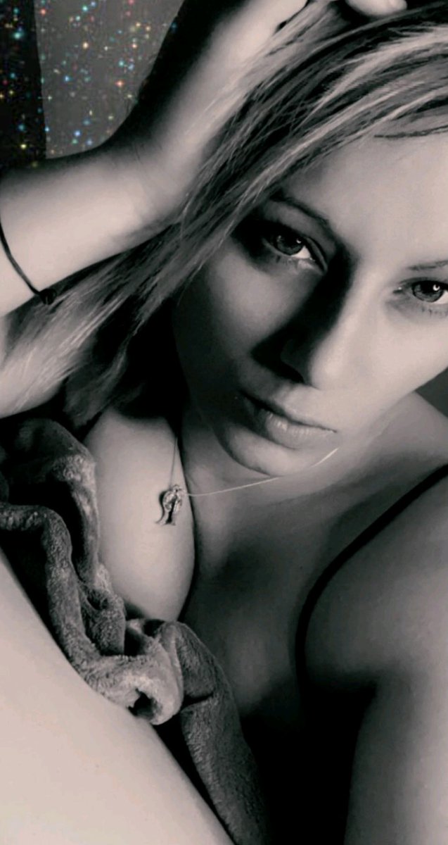 MikyMatter's tweet photo. #verliebt #schwarzweiss #wunderschön #selfietime #selfie #fototime #women #sexy #love https://t.co/mauzs2yl2C