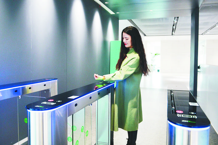 HefeiChina's tweet photo. The #AI industry is developing rapidly in China Speech Valley in #Hefei. A group of leading technology companies including iFlytek and Amazfit have registered in the valley, and more and more smart products are being produced for the global market. #HefeiDevelopment https://t.co/6hA8CB7d9Z