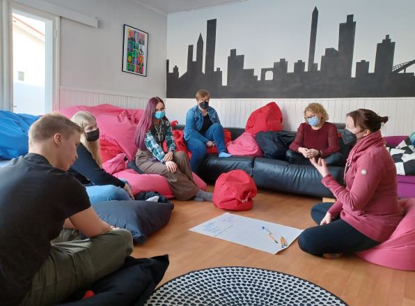 "Mikkään pönötys ei toimi!" Pohjois-Karjalassa nuorilta kysyttiin, miten he haluavat sote- ja turvallisuuspalveluja kehitettävän. Lue lisää:
bit.ly/3NqYlQW
#hyvinvointialue #nuva #pohjoiskarjala #nuorisovaltuusto