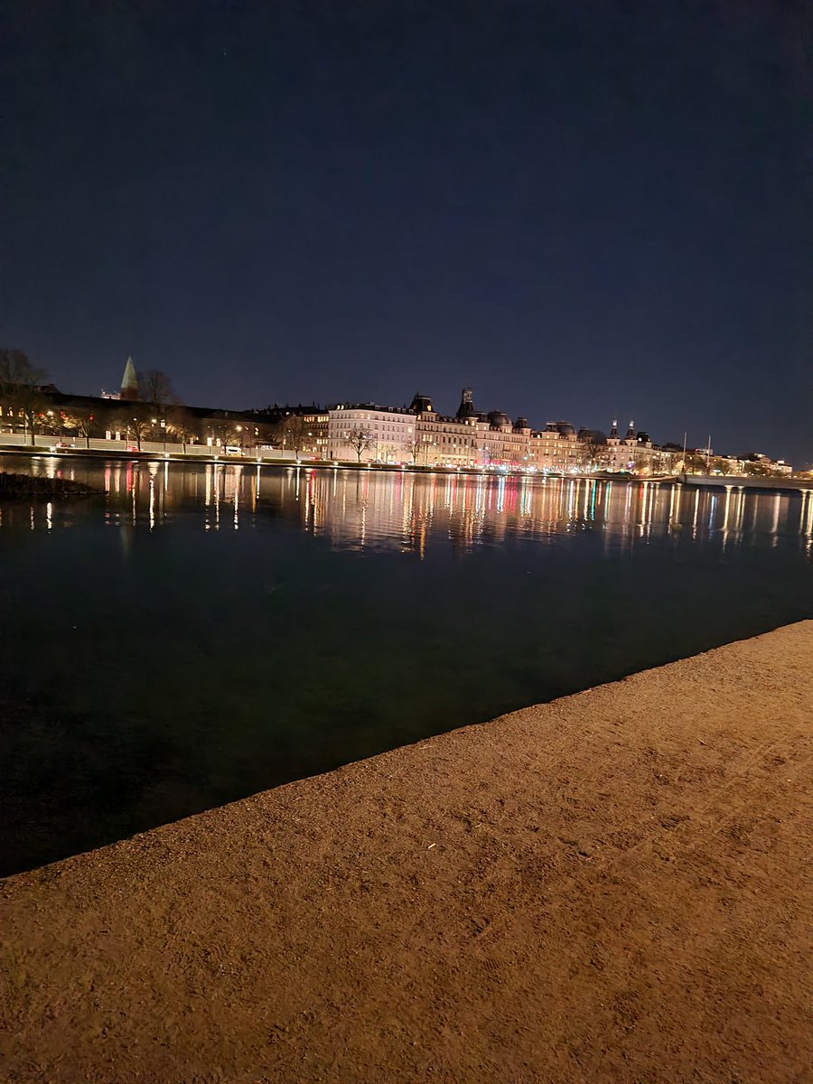 funnyguy744's tweet image. The beauty of copenhagen at night.
#mobilephotography
#Promode #nightmode #GalaxyS20Plus 
#Copenhagen
#Denmark