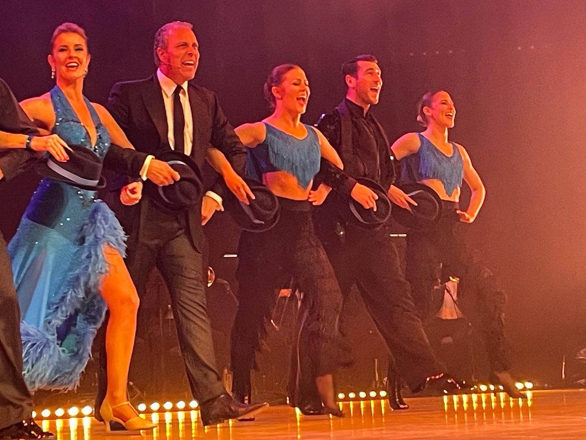 poodle555's tweet image. Have a fantastic last show @TheAntonDuBeke @Erinboag @lanceellington @elizabethfutter @ItsAdamLyons @lukefieldwright @kellychow85 @ellie_ogorman Barnaby Quarendon Bethany Dows and thank for such an incredible tour and all the chats and hugs after the shows xx