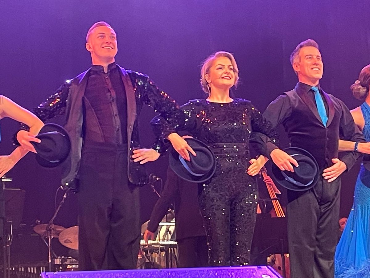 poodle555's tweet image. Have a fantastic last show @TheAntonDuBeke @Erinboag @lanceellington @elizabethfutter @ItsAdamLyons @lukefieldwright @kellychow85 @ellie_ogorman Barnaby Quarendon Bethany Dows and thank for such an incredible tour and all the chats and hugs after the shows xx