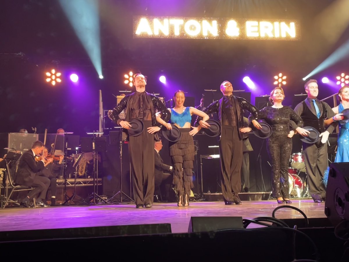 poodle555's tweet image. Have a fantastic last show @TheAntonDuBeke @Erinboag @lanceellington @elizabethfutter @ItsAdamLyons @lukefieldwright @kellychow85 @ellie_ogorman Barnaby Quarendon Bethany Dows and thank for such an incredible tour and all the chats and hugs after the shows xx