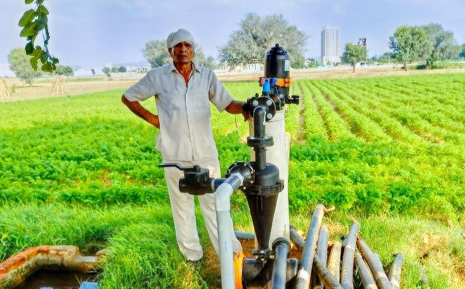 smsehgalfdn's tweet photo. Initially farmers in Alwar practiced flood irrigation, but due to the reducing groundwater, they began using micro irrigation that enhanced profit and saved water.  https://t.co/b5MvYXmulE
#water #watermanagement #minisprinkler #watersavingagriculture #agriculture #irrigation https://t.co/RNvFXstSE6