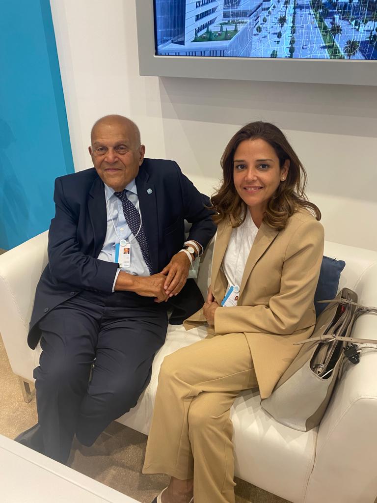 DrNadineHH's tweet photo. An incredible honour to meet one of my heroes; the internationally renowned heart transplant surgeon and humanitarian, Professor Sir Magdi Yacoub, at the @WorldGovSummit 2022. A true pioneer for equitable global healthcare.
#WGS2022 #FutureGovernments #WorldGovSummit https://t.co/cy1tpQscNu