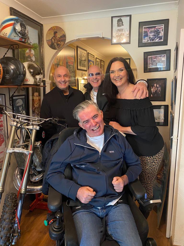 TheFreds's tweet photo. Thanks so much to
#BillieMobayed and #EddieKiddObe not only for a lovely lunch but also for the skulls. We love them ❤️ https://t.co/xXfiu1tGvO