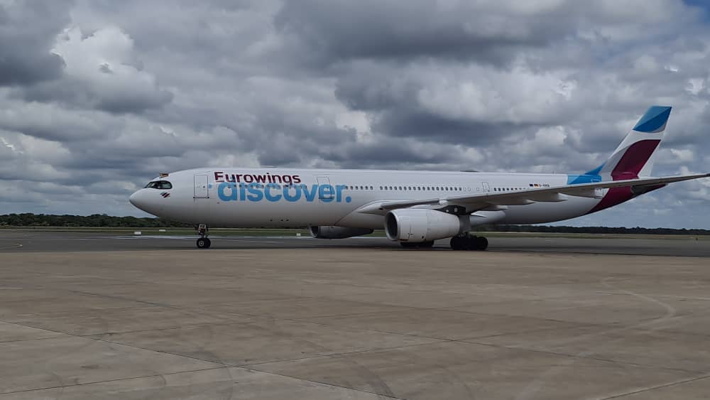 ZtaUpdates's tweet photo. Siyalamukela, Mauya, Welcome to #Zimbabwe @Eurowings Discover! The aircraft has landed in Victoria Falls! This is the first flight into the destination by the European airline.
#accessibility
#ZimTourismRecovery
#VisitZimbabwe
#MeetInZim
#ZimBhoπ https://t.co/7WNYrEhTks