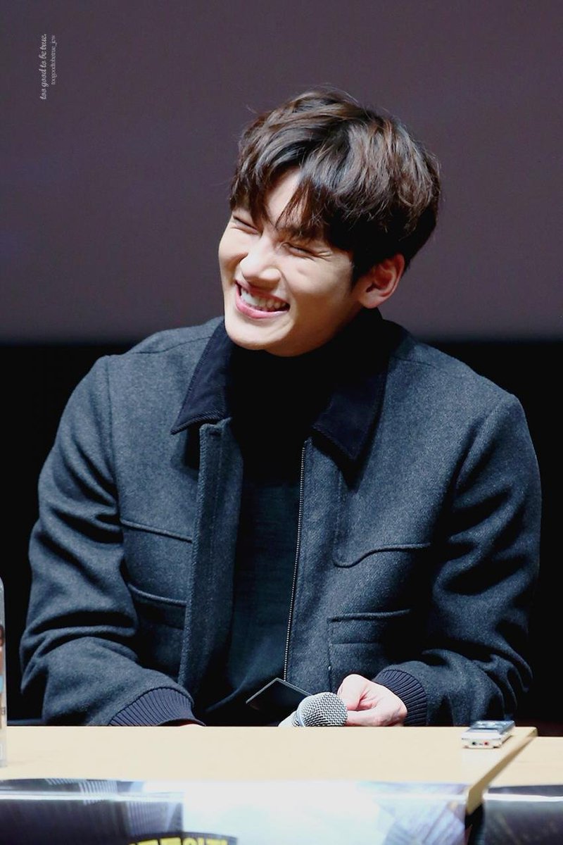 Choi84644491's tweet photo. 지요정 웃는거 너무 예쁨 https://t.co/4qwMB77g2c